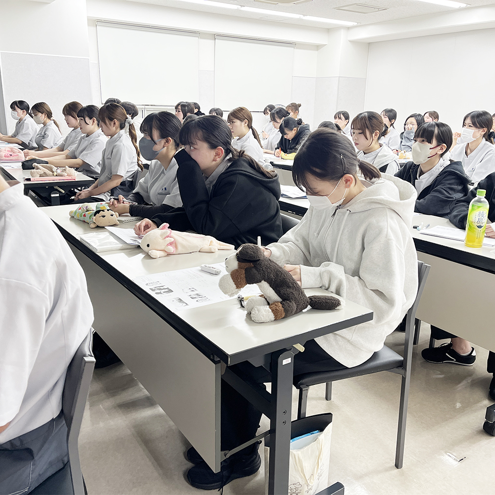 1年生が歯科衛生セミナーを受講